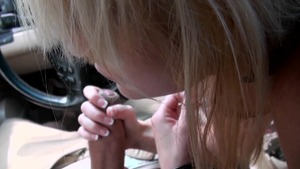 Street Blowjobs: Caucasian Taylor Valentine cum in pussy