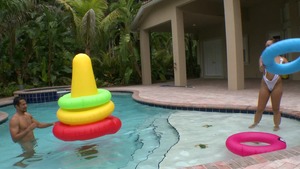 Round & Brown - Booty Meng Lee blowjob cum in the pool
