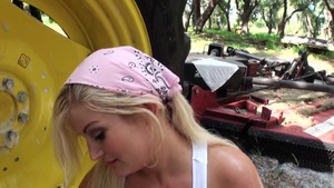 I Know That Girl - Julie Cash wishes for rough sex