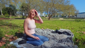 Public Pickups: Cumshot together with european Amaris Jordi