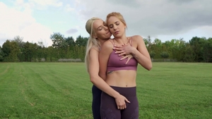 WeLiveTogether: Amy Douxxx is a bald amateur